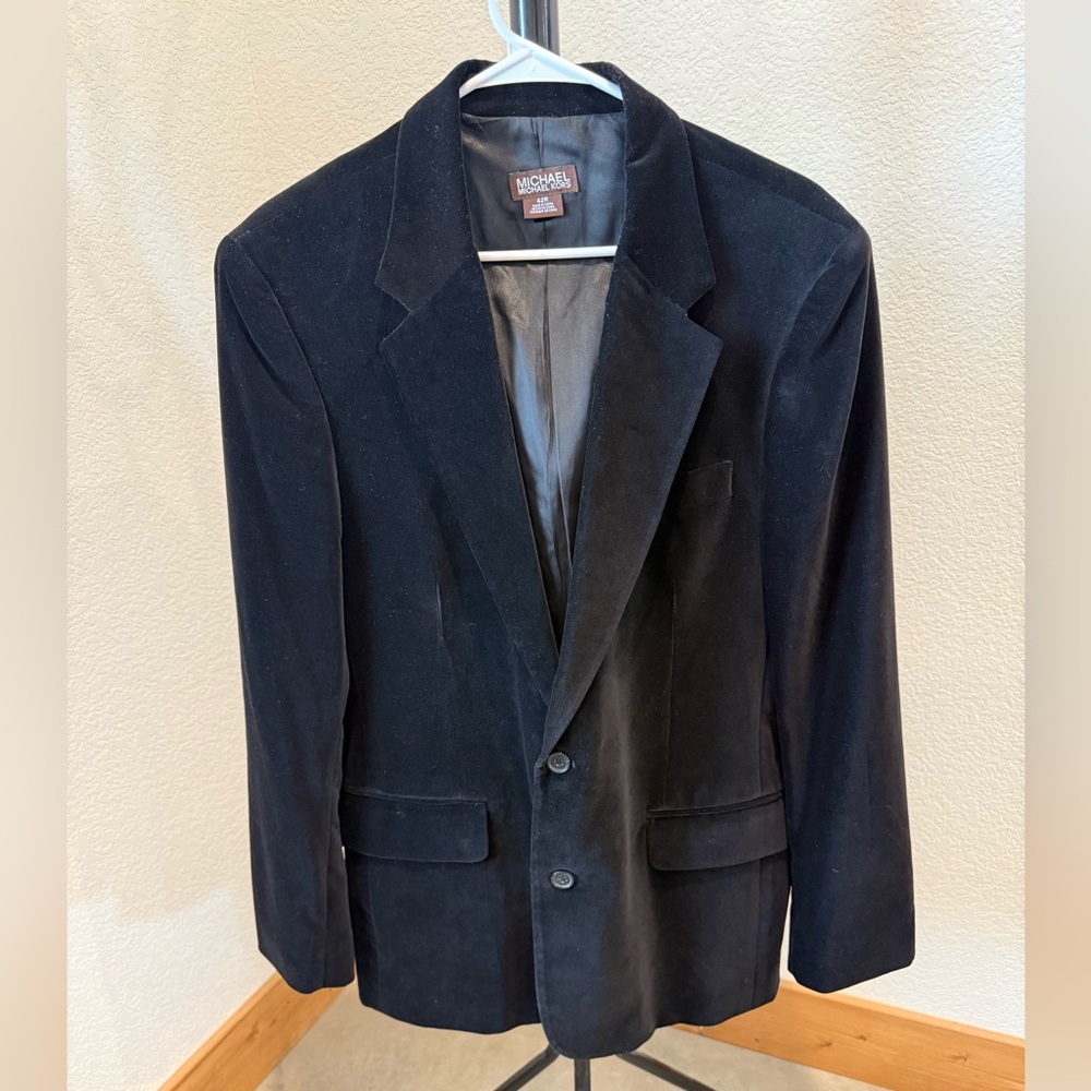 Michael Kors Men's Black Blazer velvet.
Pre owned